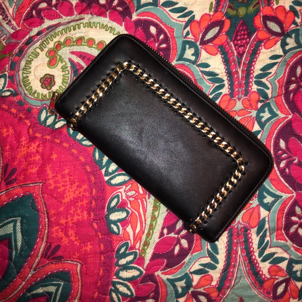 Gold chained, black carry wallet!